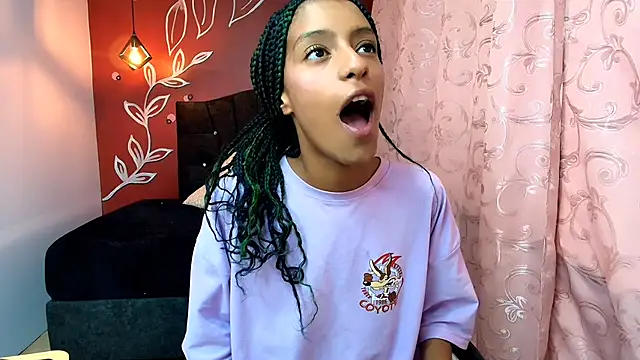 Zia Green online show from December 14, 2024, 7:46 pm