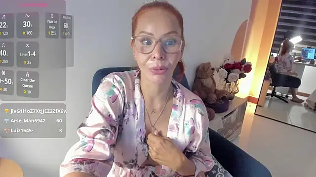 AvaCollinss online show from November 3, 2025, 12:28 pm