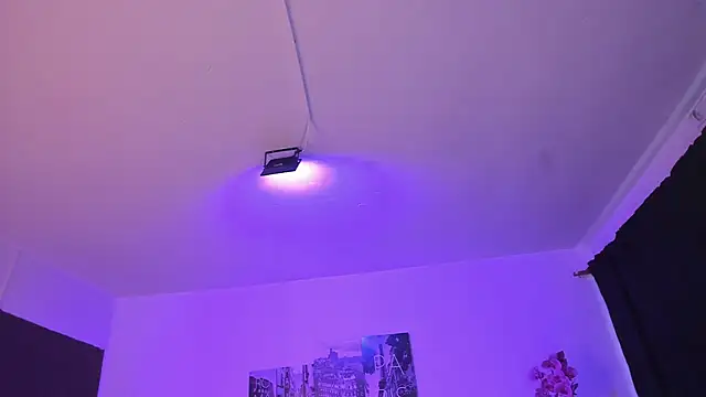 Amy Kiitty  online show from December 5, 2025, 12:47 pm