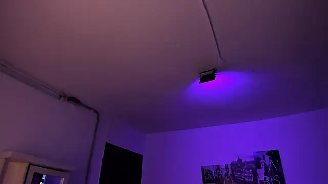 Amy Kiitty  online show from December 17, 2025, 1:28 pm