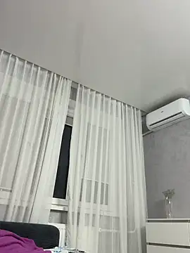 viviandaimond1 online show from October 18, 2025, 5:35 pm