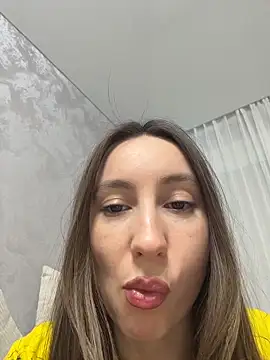 viviandaimond1 online show from February 5, 2026, 7:51 pm