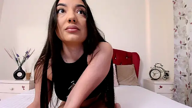 Snapshot of RoxyBestAsss chatting on May 19, 2026, 4:19 am RoxyBestAsss online show from May 19, 2026, 4:19 am