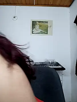 Emi chik online show from January 3, 2025, 10:52 am