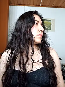 Emi chik online show from November 25, 2025, 10:48 am