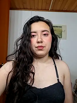 Emi chik online show from March 19, 2026, 11:14 am