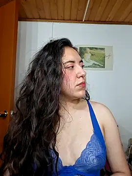 Emi chik online show from April 17, 2026, 10:51 am