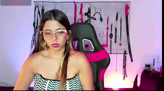 Megaan Greey online show from December 12, 2024, 8:53 pm