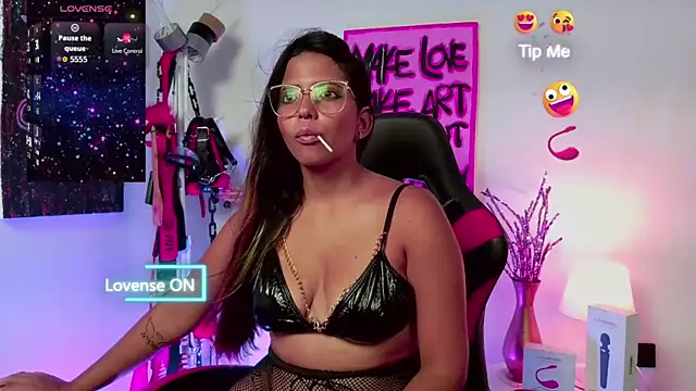 Megaan Greey online show from October 28, 2025, 12:47 am