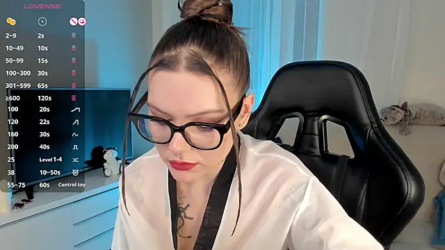 Marta May  online show from December 13, 2024, 7:10 pm