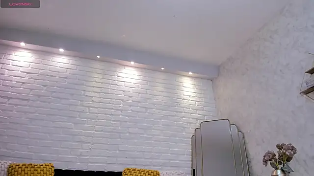 KatieNolan 1 online show from November 28, 2025, 7:27 pm