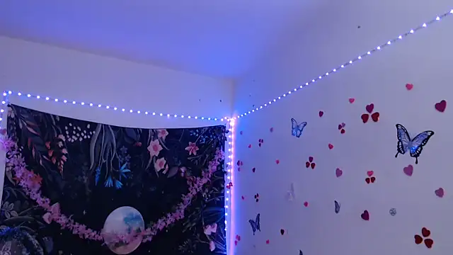 Emillyy m online show from September 8, 2025, 8:41 pm