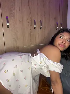 Snapshot of Isabella_fasilier chatting on January 22, 2025, 5:48 am Isabella fasilier online show from January 22, 2025, 5:48 am