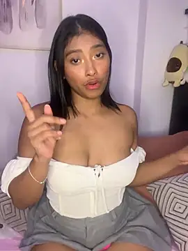 Snapshot of Isabella_fasilier chatting on February 5, 2025, 12:10 am Isabella fasilier online show from February 5, 2025, 12:10 am