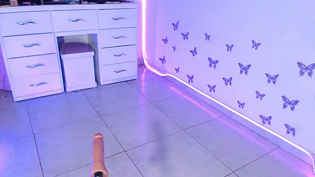 April sexycurvi online show from April 2, 2026, 8:34 am