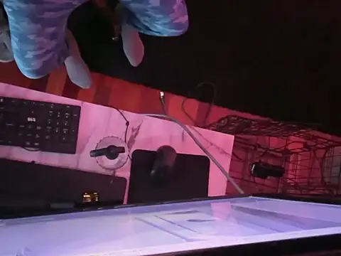 Snapshot of Pressure69mee chatting on February 17, 2025, 8:19 am Pressure69mee online show from February 17, 2025, 8:19 am