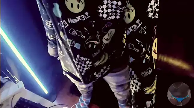 Snapshot of Pressure69mee chatting on February 24, 2025, 8:14 pm Pressure69mee online show from February 24, 2025, 8:14 pm