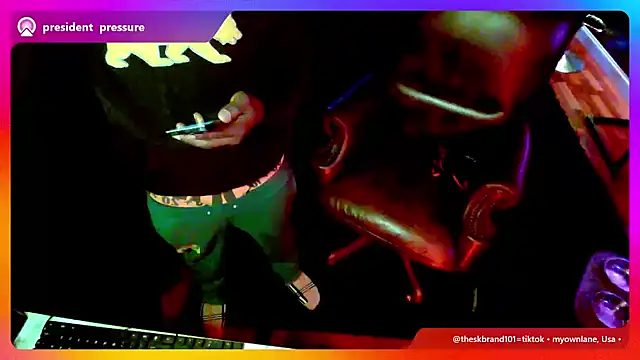 Snapshot of Pressure69mee chatting on March 14, 2025, 1:59 am Pressure69mee online show from March 14, 2025, 1:59 am