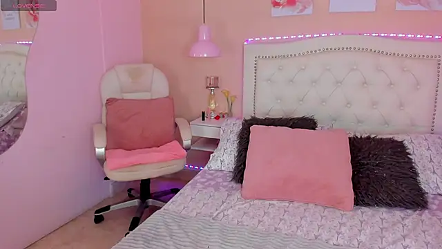 Ashley Evans18 online show from December 5, 2024, 11:38 am