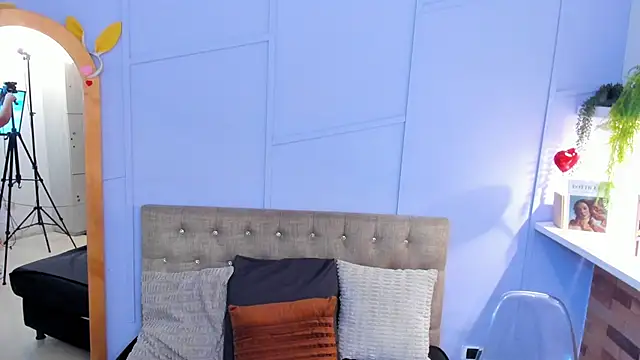 nathalie rossel online show from September 19, 2025, 6:48 am