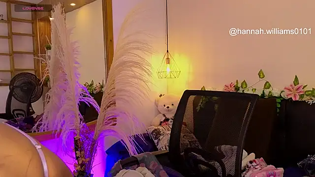 Hannah williams1 online show from November 6, 2025, 9:48 pm