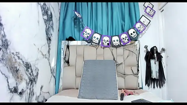 dafne queenn online show from October 20, 2025, 12:27 pm