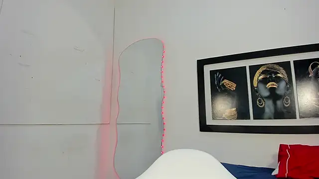 zoee lovv online show from December 18, 2025, 3:12 am