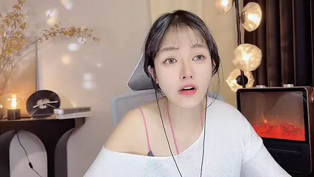 xiaodaibabyy online show from January 9, 2025, 2:18 pm