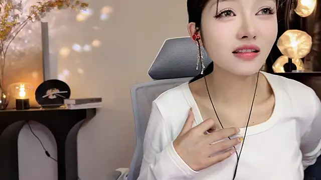 xiaodaibabyy online show from February 7, 2025, 4:14 pm