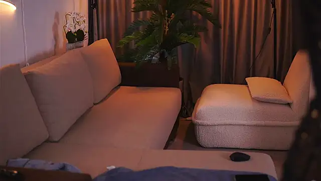 GinaValentinna online show from February 21, 2025, 7:32 pm