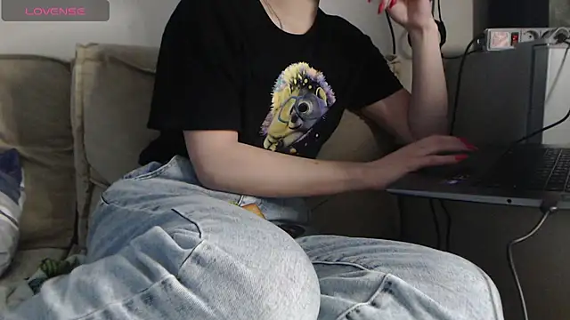 -LauraGold- online show from March 4, 2025, 7:11 pm