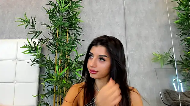 Snapshot of KatelynSparks chatting on March 6, 2025, 6:30 am KatelynSparks online show from March 6, 2025, 6:30 am