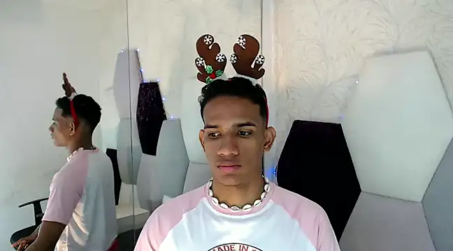 Snapshot of AbrahanBratz chatting on December 9, 2024, 2:49 pm AbrahanBratz online show from December 9, 2024, 2:49 pm