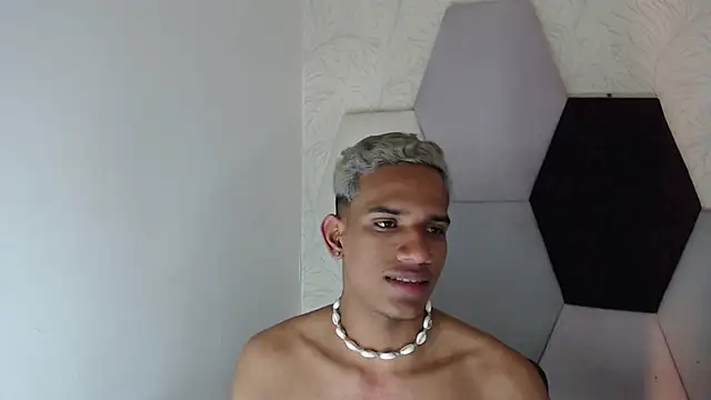 Snapshot of AbrahanBratz chatting on January 30, 2025, 6:00 pm AbrahanBratz online show from January 30, 2025, 6:00 pm