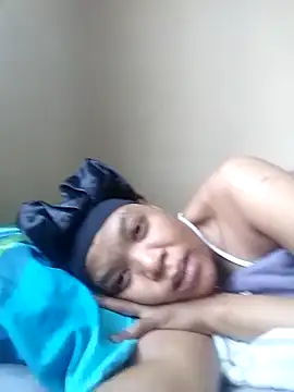 Snapshot of Feathergal69_ chatting on September 18, 2025, 12:29 pm Feathergal69 online show from September 18, 2025, 12:29 pm