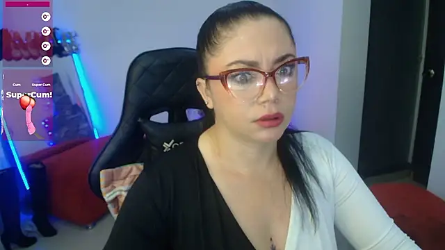 Snapshot of Madame_Shein_ chatting on December 6, 2024, 9:21 am Madame Shein online show from December 6, 2024, 9:21 am