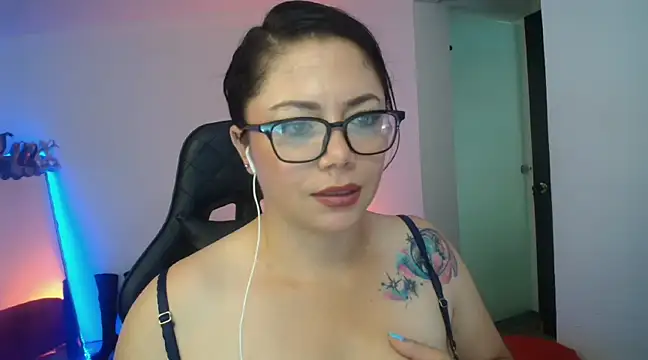 Snapshot of Madame_Shein_ chatting on February 17, 2025, 12:38 pm Madame Shein online show from February 17, 2025, 12:38 pm