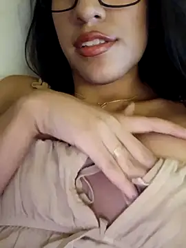 AleFantasy0001 online show from March 4, 2025, 7:11 pm