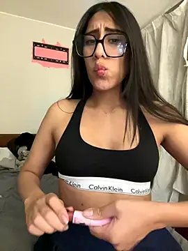 AleFantasy0001 online show from October 3, 2025, 4:09 am