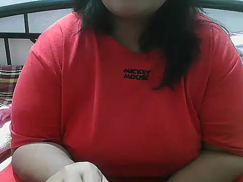 Snapshot of Queen_of_boobs01 chatting on December 3, 2025, 9:24 pm Queen of boobs01 online show from December 3, 2025, 9:24 pm