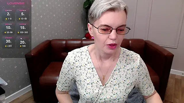 Snapshot of Cutie_Erikaa1 chatting on April 4, 2026, 2:21 am Cutie Erikaa1 online show from April 4, 2026, 2:21 am