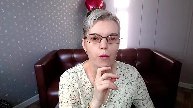 Snapshot of Cutie_Erikaa1 chatting on April 24, 2026, 2:14 am Cutie Erikaa1 online show from April 24, 2026, 2:14 am