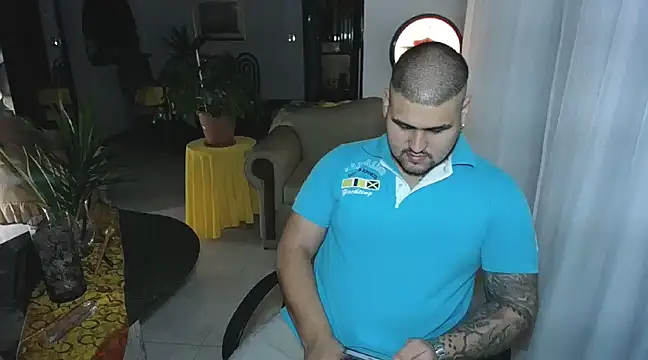 Snapshot of pitbullveryhot chatting on February 12, 2025, 5:15 am pitbullveryhot online show from February 12, 2025, 5:15 am