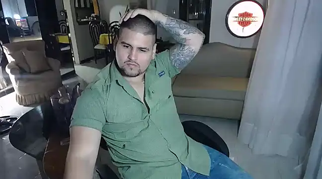 Snapshot of pitbullveryhot chatting on February 15, 2025, 3:42 am pitbullveryhot online show from February 15, 2025, 3:42 am