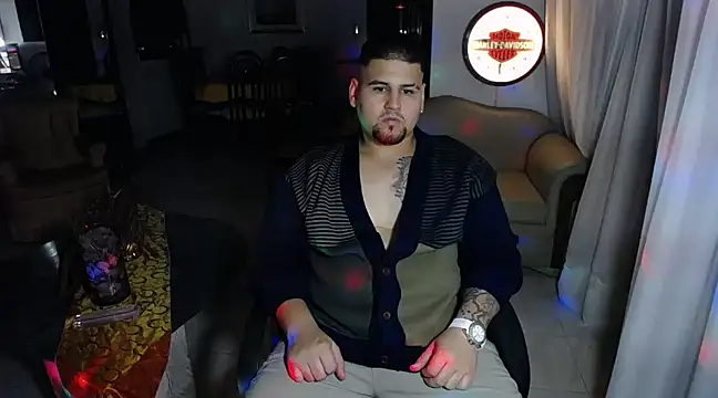 Snapshot of pitbullveryhot chatting on March 5, 2025, 4:13 am pitbullveryhot online show from March 5, 2025, 4:13 am