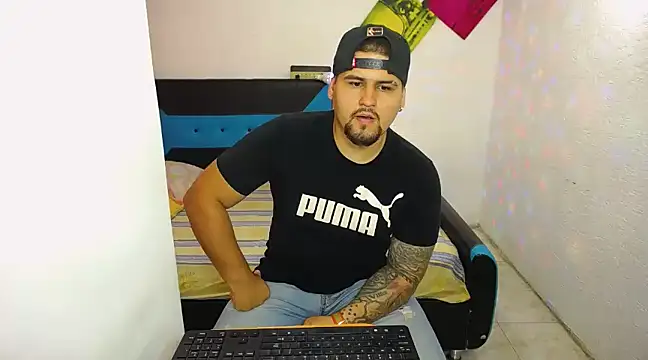 Snapshot of pitbullveryhot chatting on March 18, 2025, 9:43 pm pitbullveryhot online show from March 18, 2025, 9:43 pm