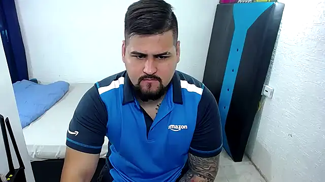 Snapshot of pitbullveryhot chatting on October 10, 2025, 10:58 am pitbullveryhot online show from October 10, 2025, 10:58 am