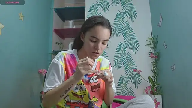 Mia-kalinfa online show from December 3, 2024, 4:28 pm