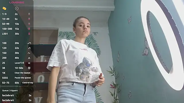 Mia-kalinfa online show from December 9, 2024, 12:30 pm