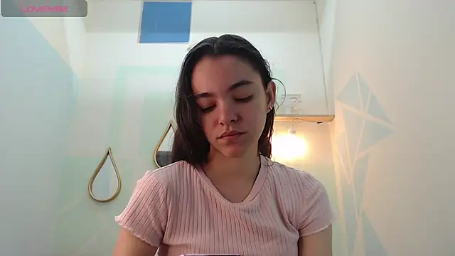 Mia-kalinfa online show from February 11, 2025, 1:20 pm